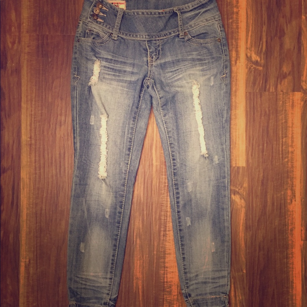 Factory distressed, lace pocket crop jeans ❤️🌺